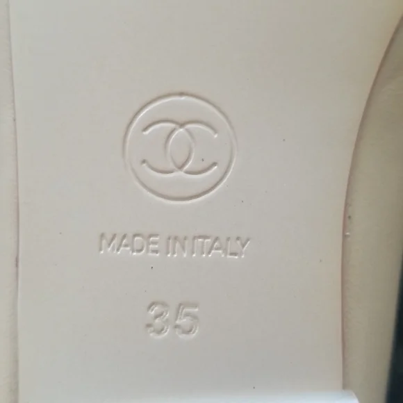 CHANEL Beige and Black Leather Cap-Toe Ballet Flats - Picture 15 of 15